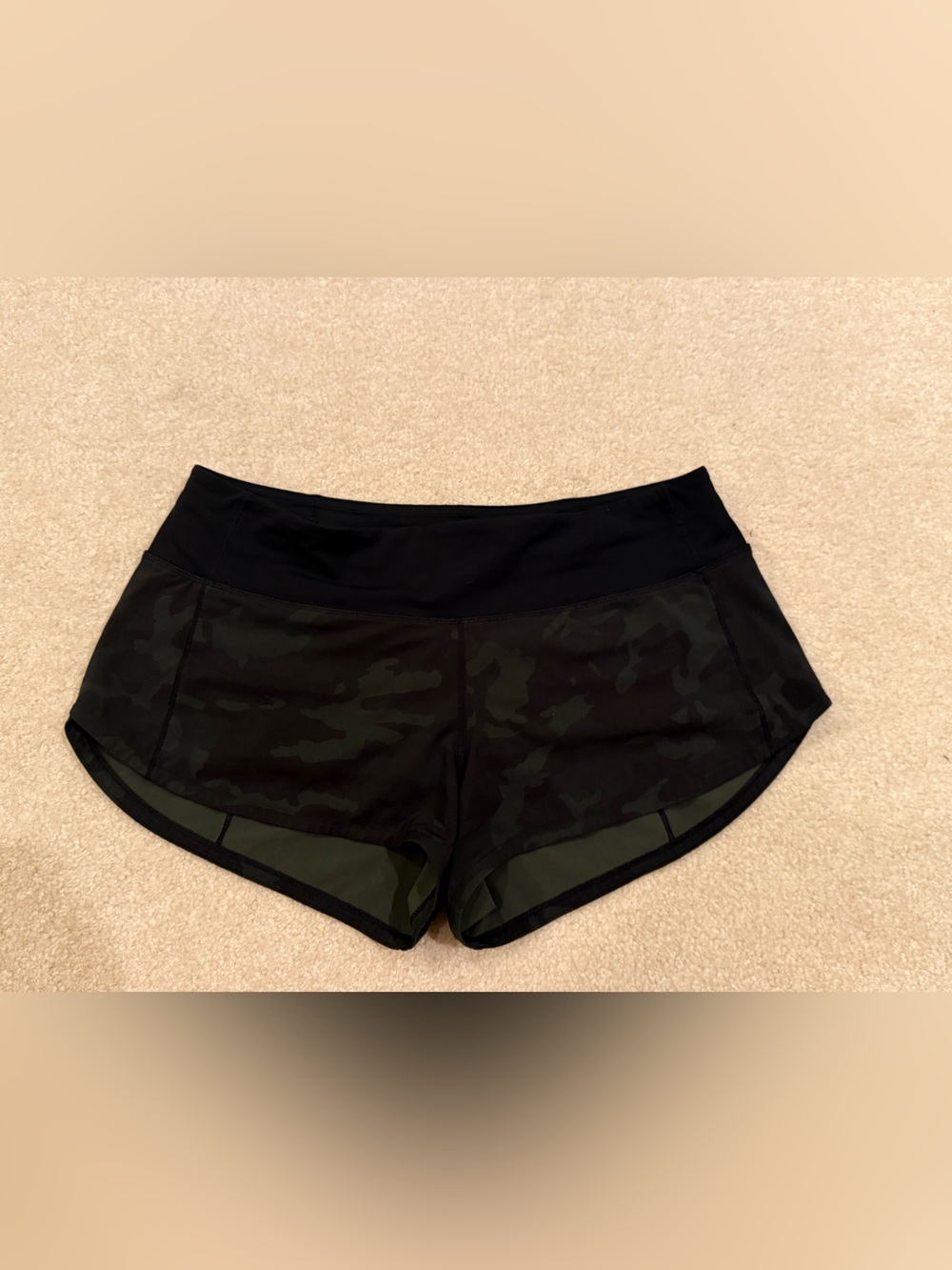 Lululemon Speed Camo Shorts (Size 6)